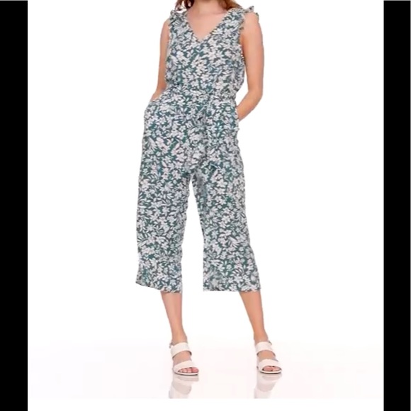 Old Navy Tie-Belt Flutter-Sleeve Jumpsuit - Picture 2 of 2